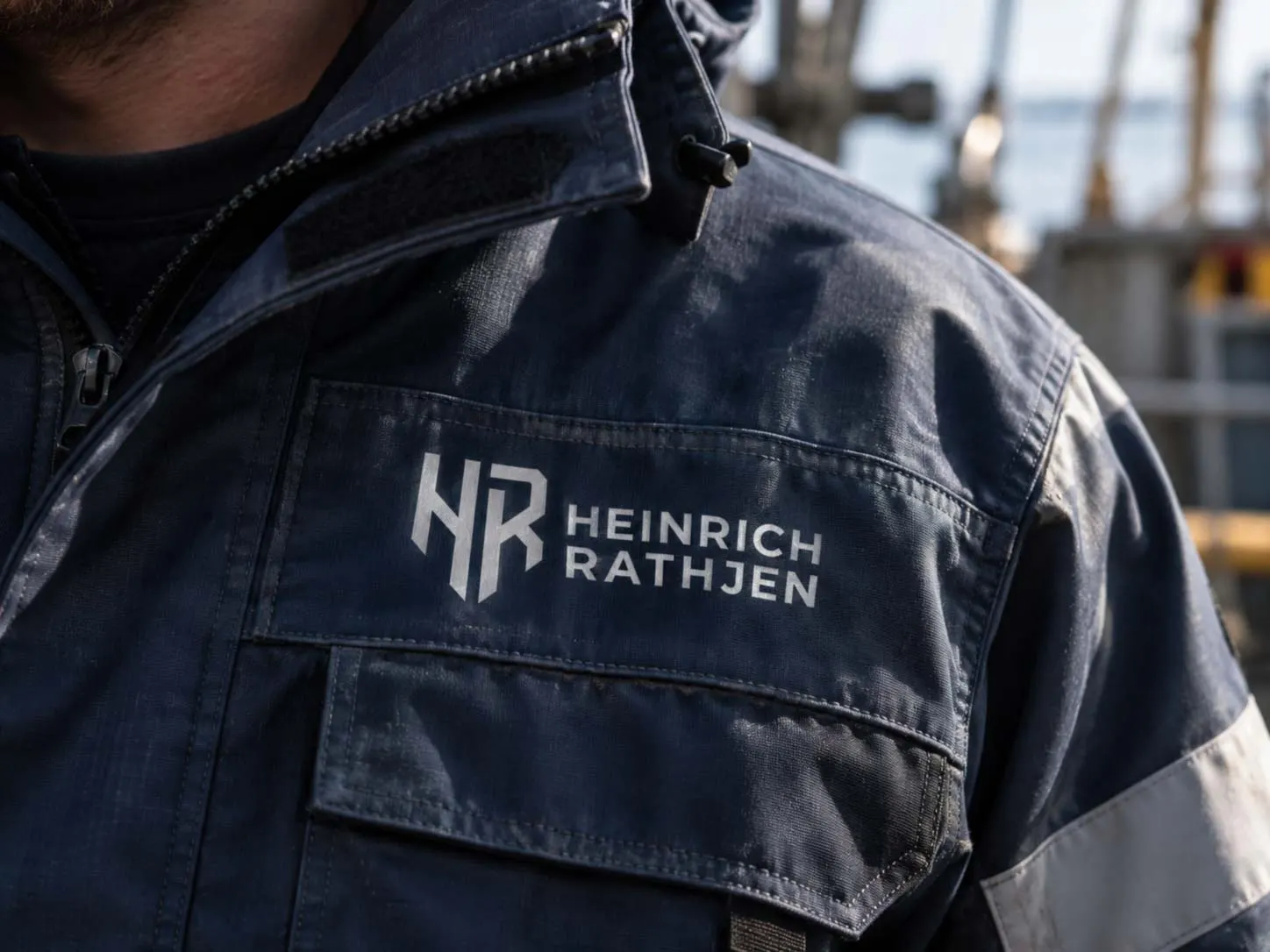 Arbeitskleidung mit aufgesticktem Firmenlogo